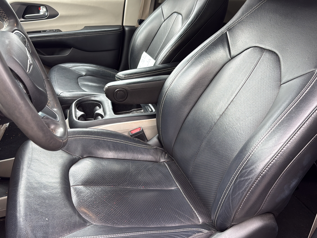 Used 2022 Gray Chrysler Touring L image 10