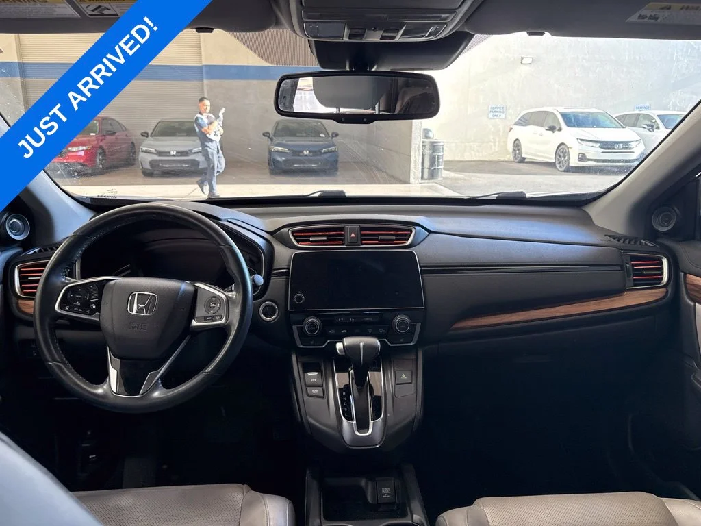 Used 2017 Lunar Silver Metallic Honda Touring image 5