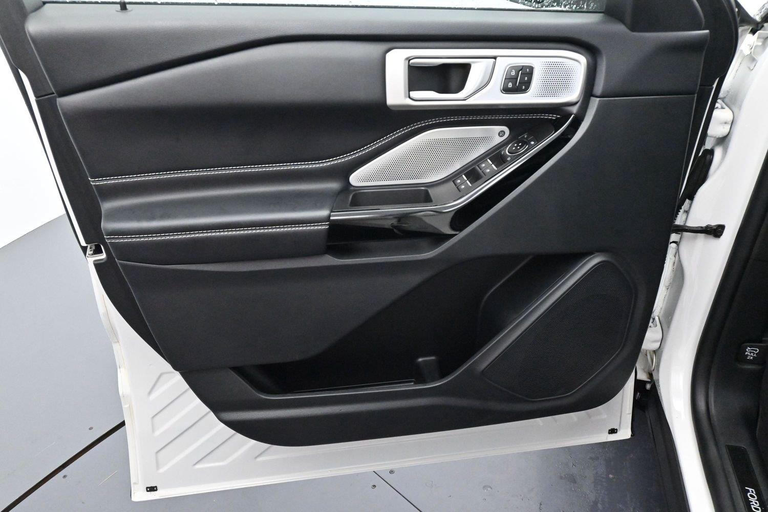 Used 2022 Star White Metallic Tri-Coat Ford ST image 13