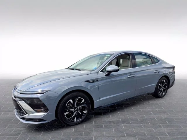 Used 2025 Blue Hyundai SEL image 3