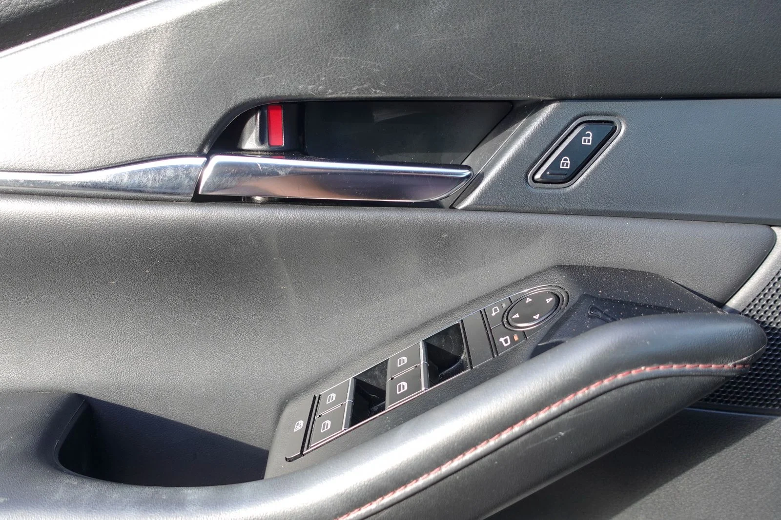 Certified Used 2025 Polymetal Gray Metallic Mazda 2.5 S Carbon Edition image 18