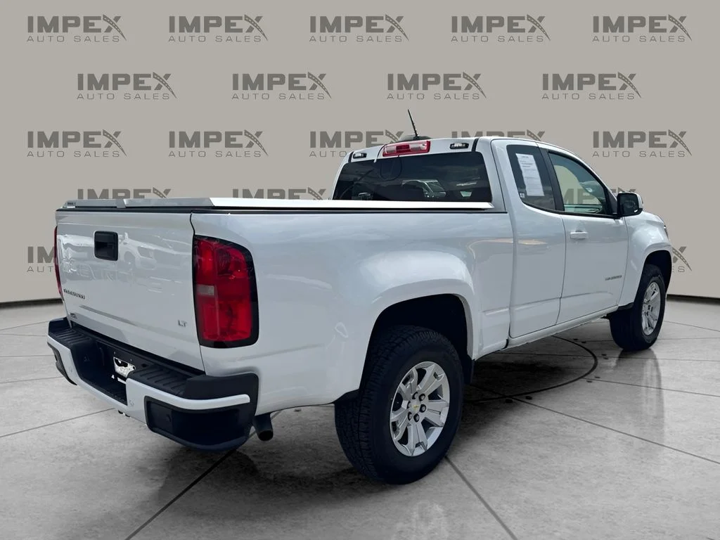 Used 2022 White Chevrolet LT image 5
