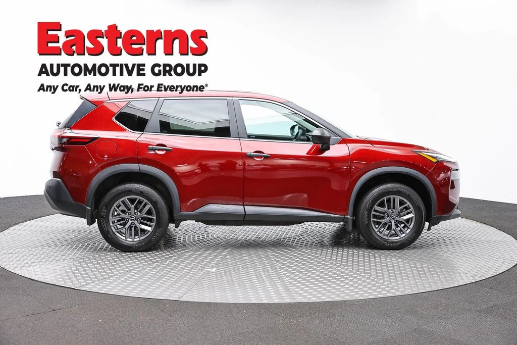 Used 2023 Red Nissan S image 4