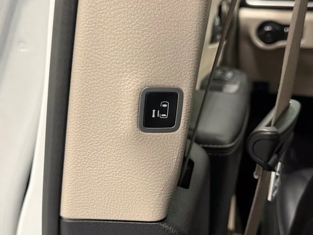 Used 2024 White Chrysler Touring L image 31