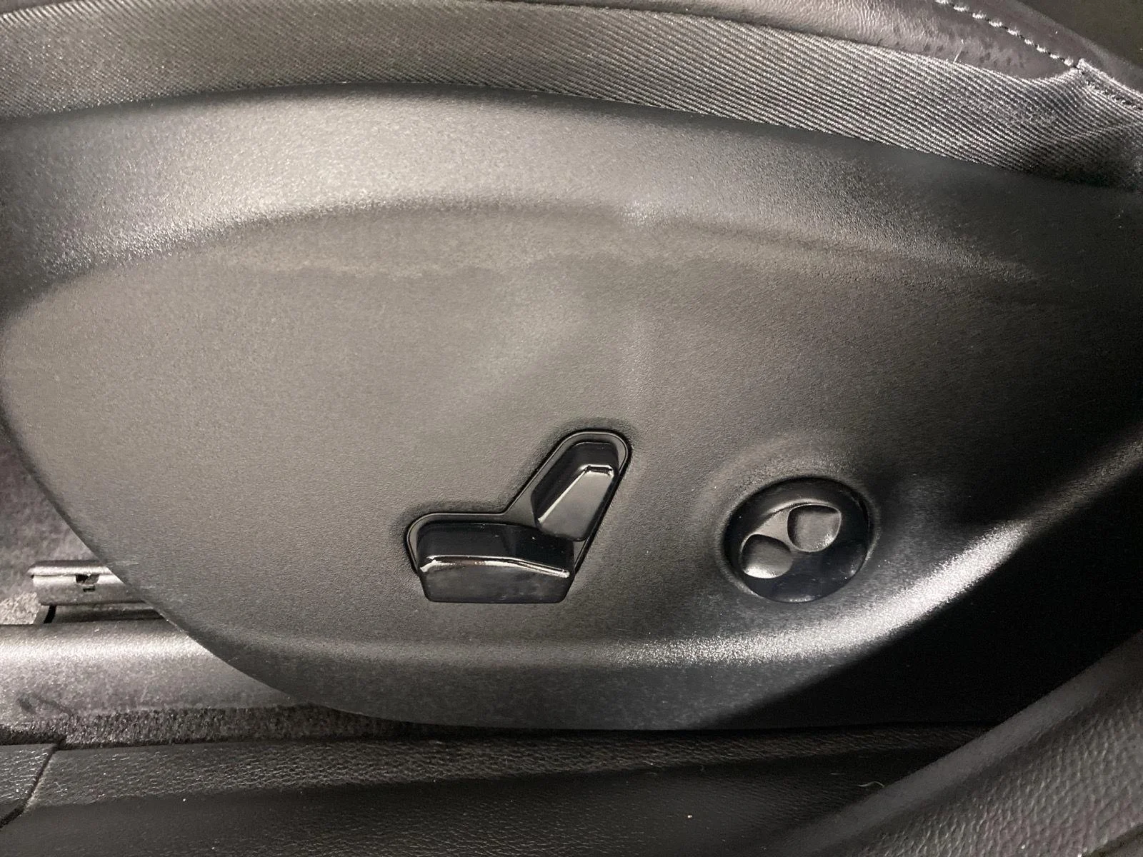 Used 2019 Velvet Red Pearlcoat Jeep Latitude Plus image 14