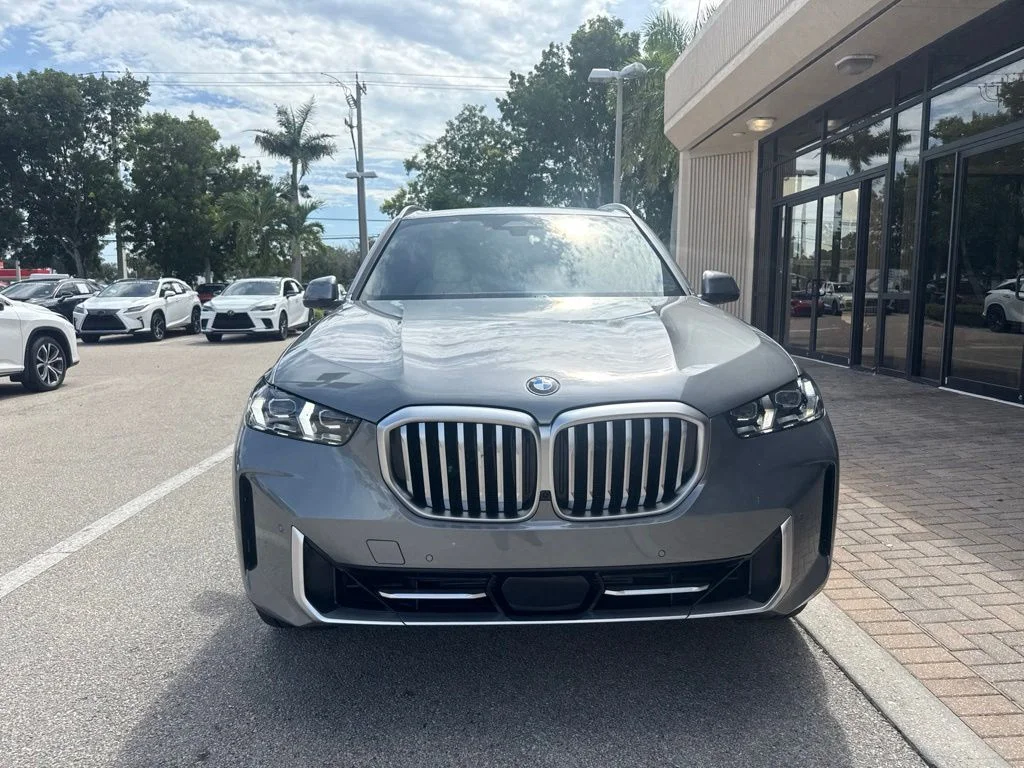 Used 2024 Gray BMW sDrive40i image 9