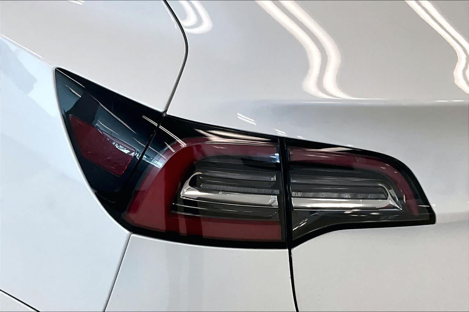 Used 2021  Tesla Standard Range Plus image 26