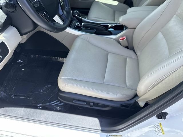 Used 2015 White Honda EX-L image 19