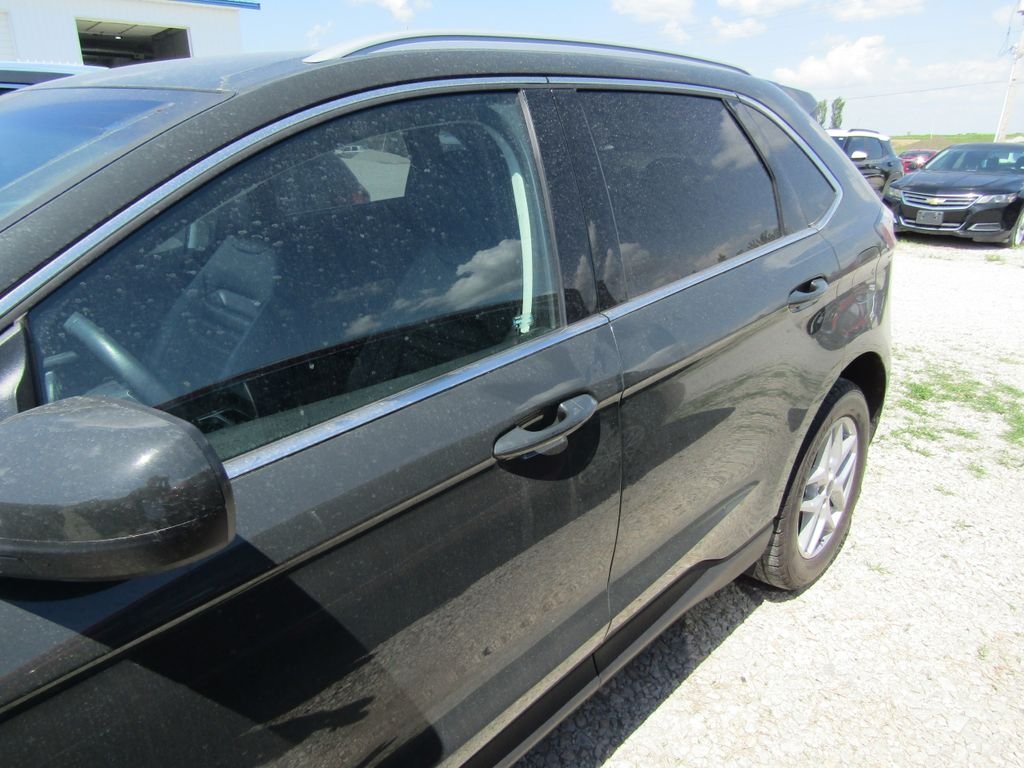 Used 2023 Green Ford SEL image 2