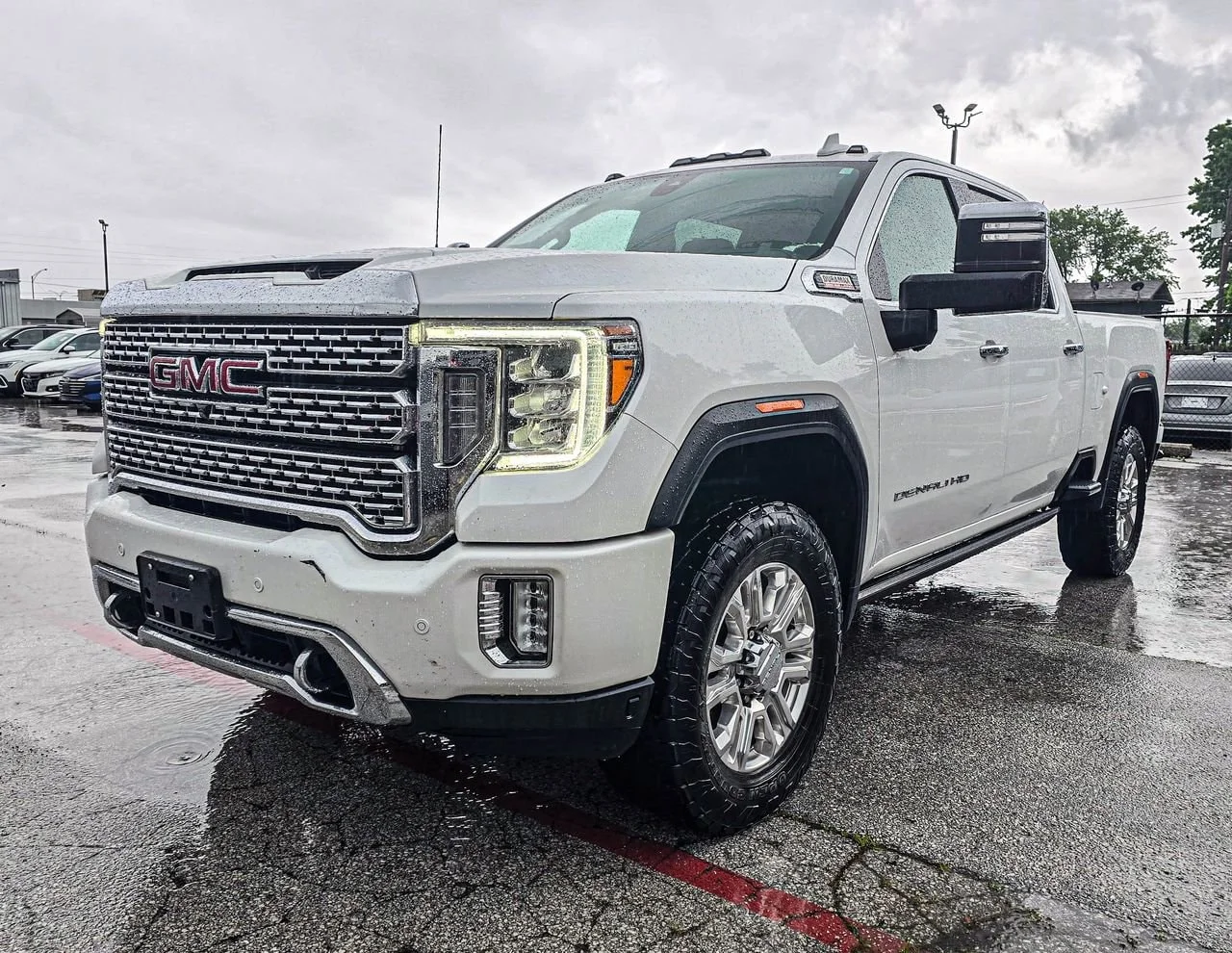Used 2021 White Frost Tricoat GMC Denali image 2