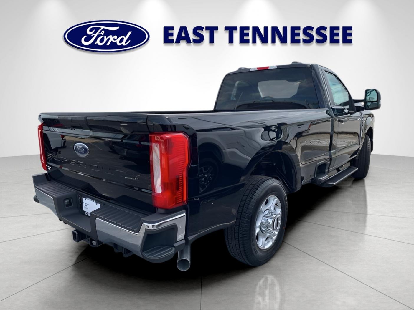 New 2026 Agate Black Metallic Ford XLT image 4