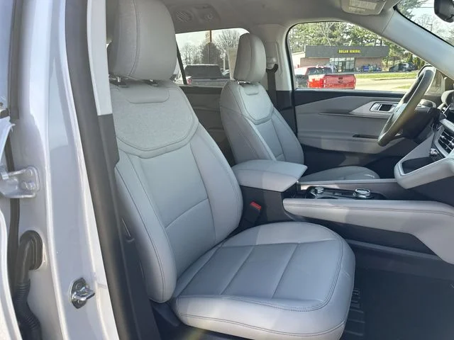 New 2026 Space White Metallic Ford Active image 28