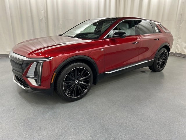 2025 Cadillac Lyriq Luxury photo 2