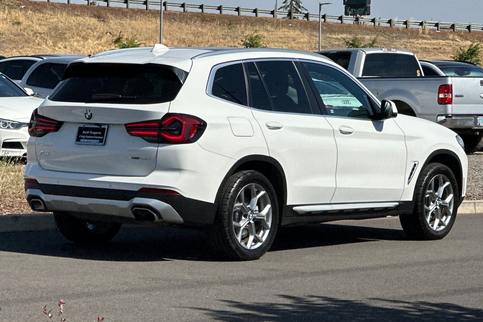 Used 2024  BMW xDrive30i image 3