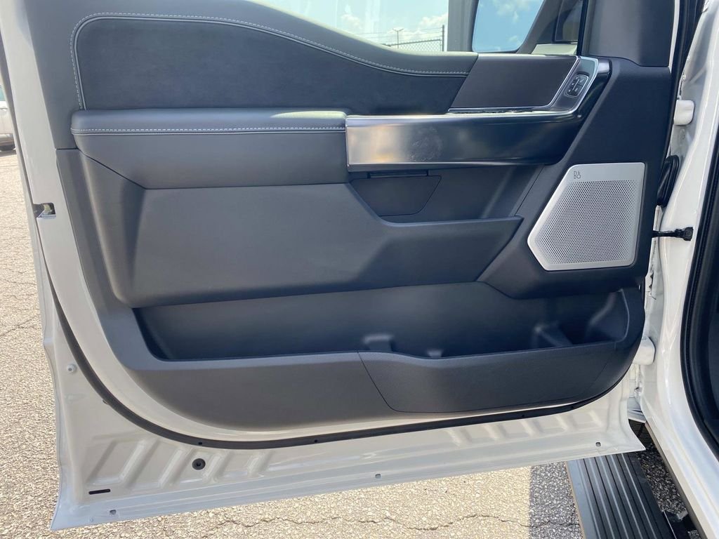 New 2026 Star White Metallic Tri-Coat Ford Platinum® image 12