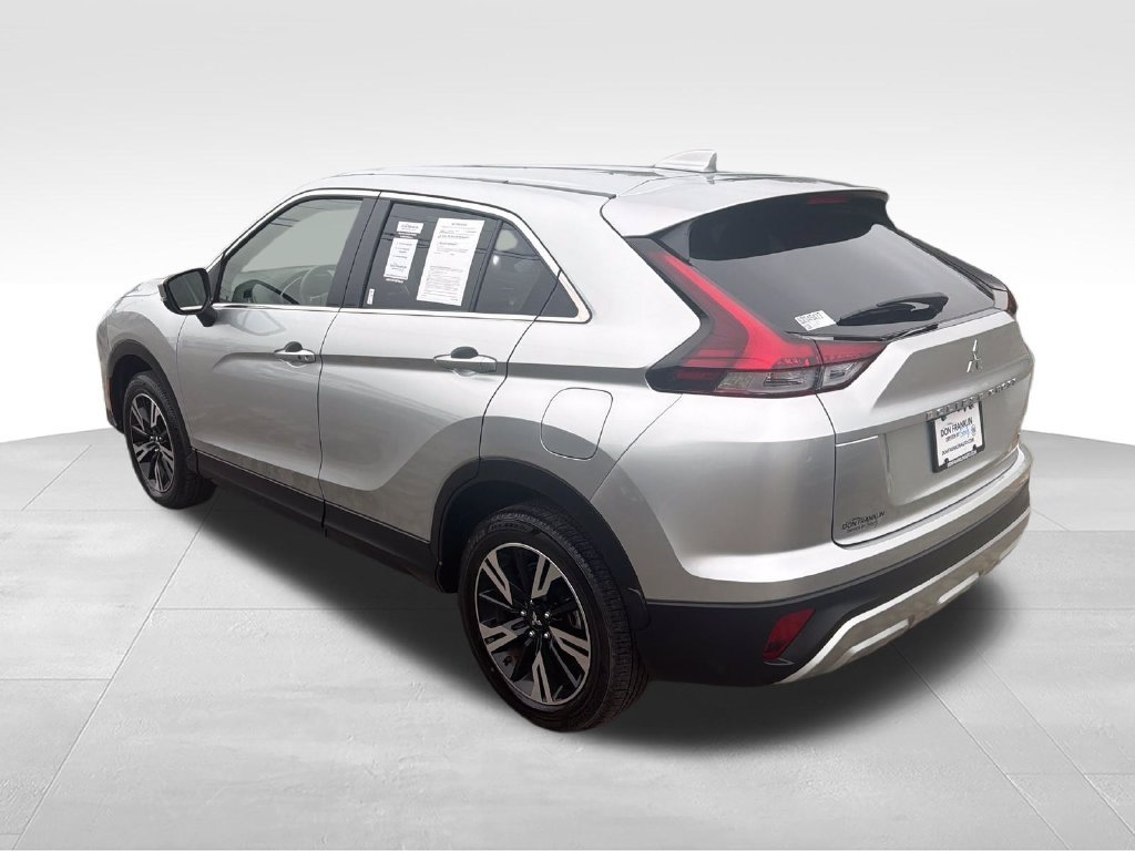 Used 2025 Silver Mitsubishi SE image 3