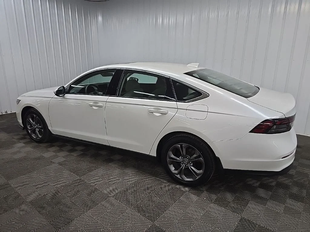 Certified Used 2024 Platinum White Pearl Honda 1.5T EX image 4