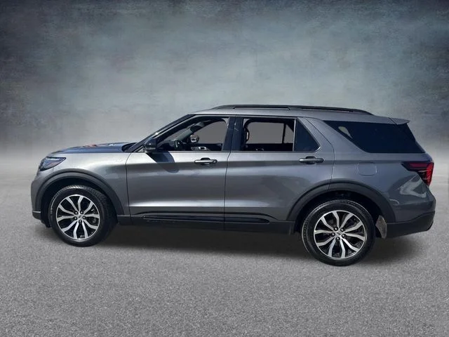 Used 2025 Gray Ford ST-Line image 12