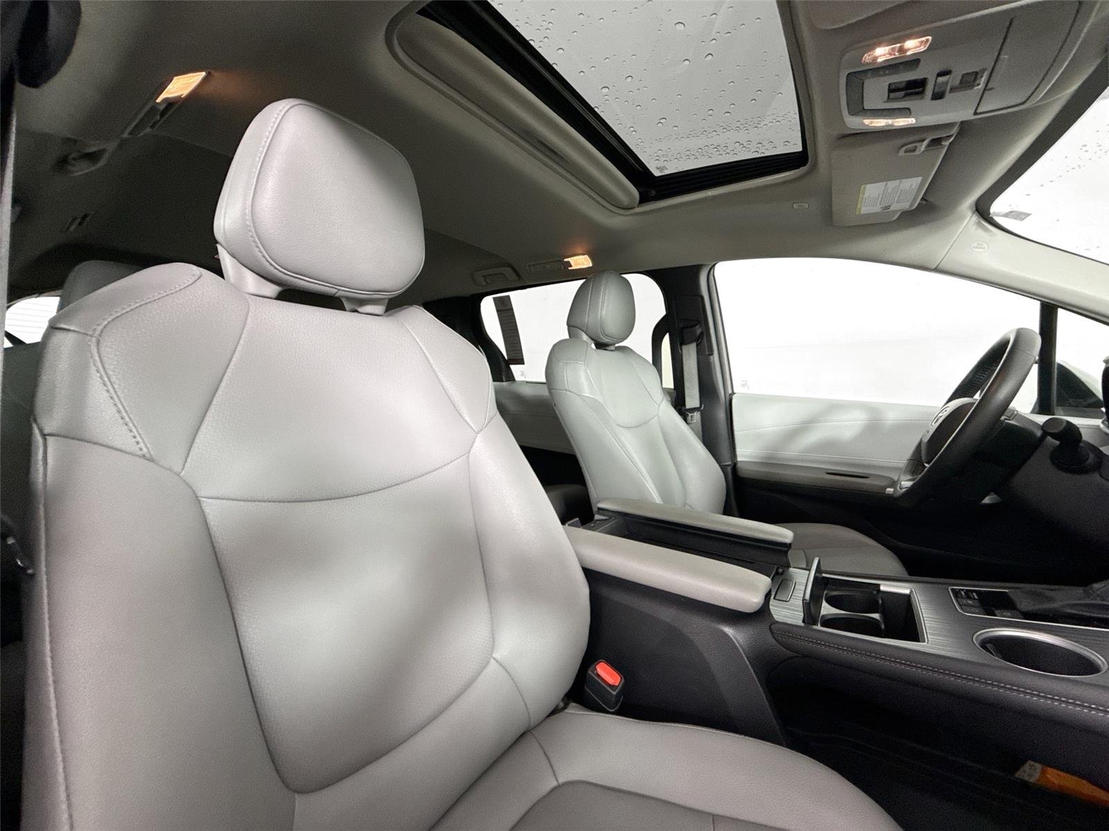 Used 2025 Wind Chill Pearl Toyota XLE 8-Passenger image 42