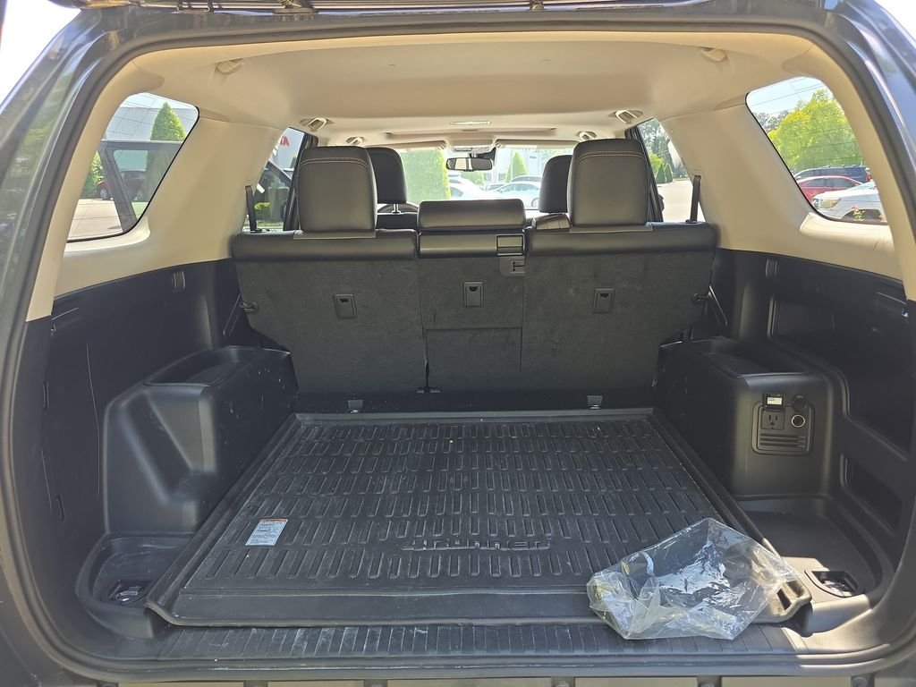 Used 2024  Toyota SR5 Premium image 35