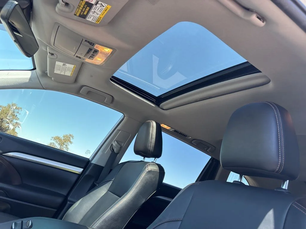 Used 2019 Silver Toyota XLE image 27