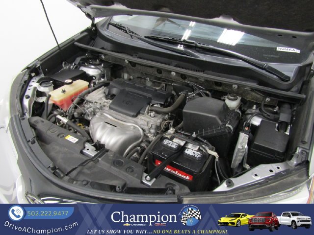 Used 2018 Silver Toyota XLE image 43