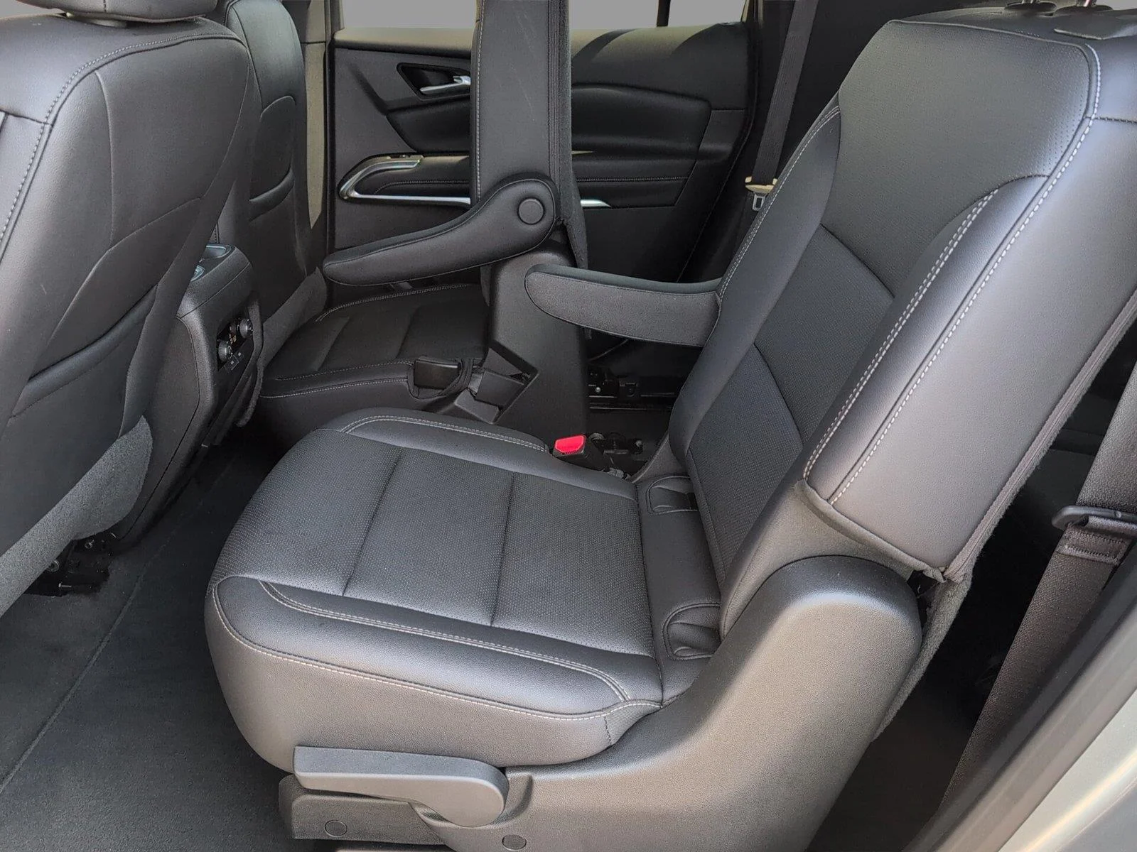 Used 2025 Sterling Gray Metallic Chevrolet LT image 33