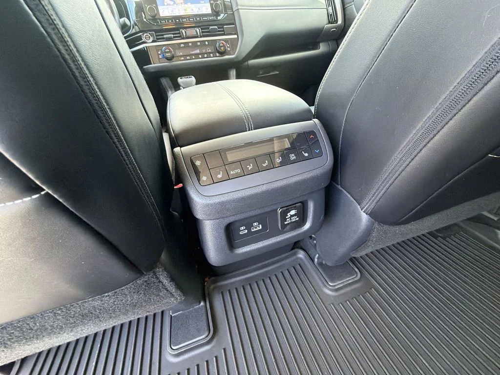 Used 2024 White Nissan Platinum image 28