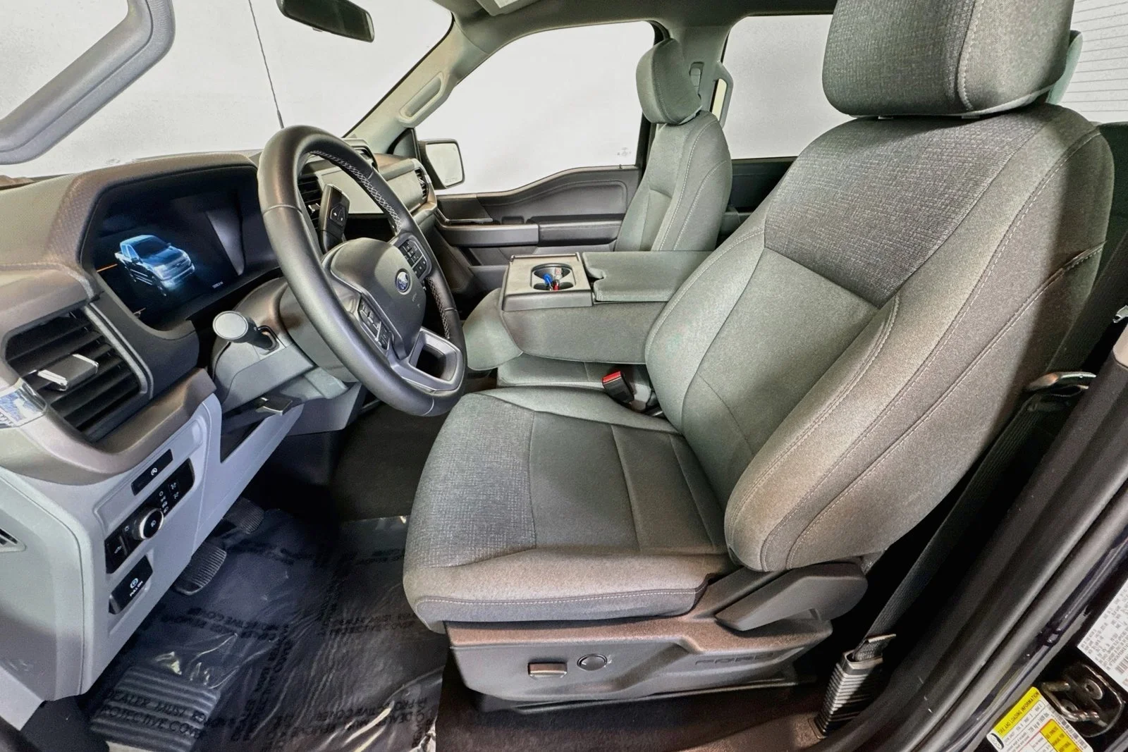 Used 2025 Agate Black Metallic Ford XLT image 19