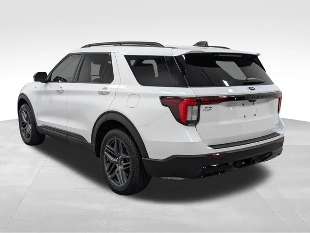 New 2026 Star White Metallic Tri-Coat Ford ST-Line image 53