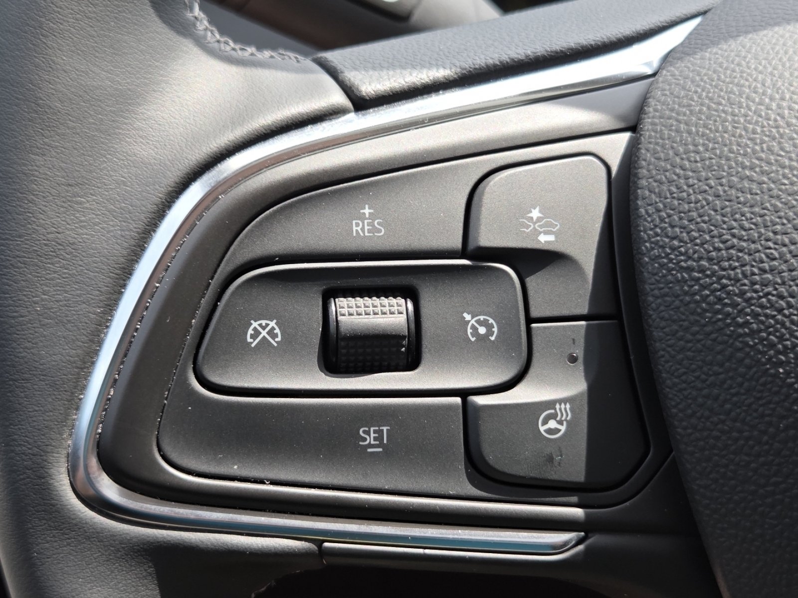 Used 2024 Gray Metallic Buick Avenir image 13