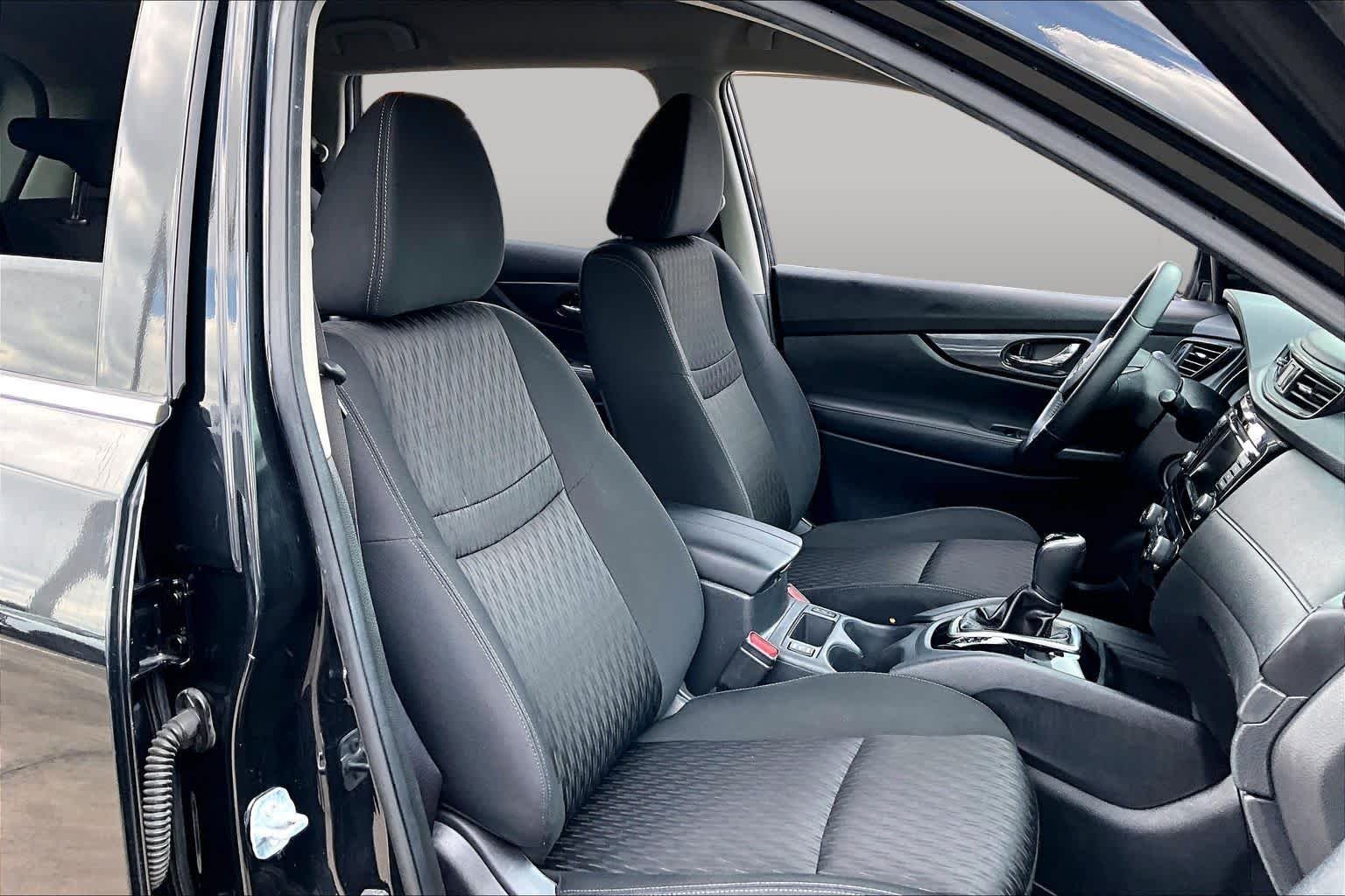Used 2020 MAGNETIC BLACK Nissan SV image 9