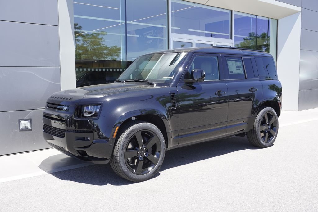 New 2026 Santorini Black Land Rover X-Dynamic SE image 3