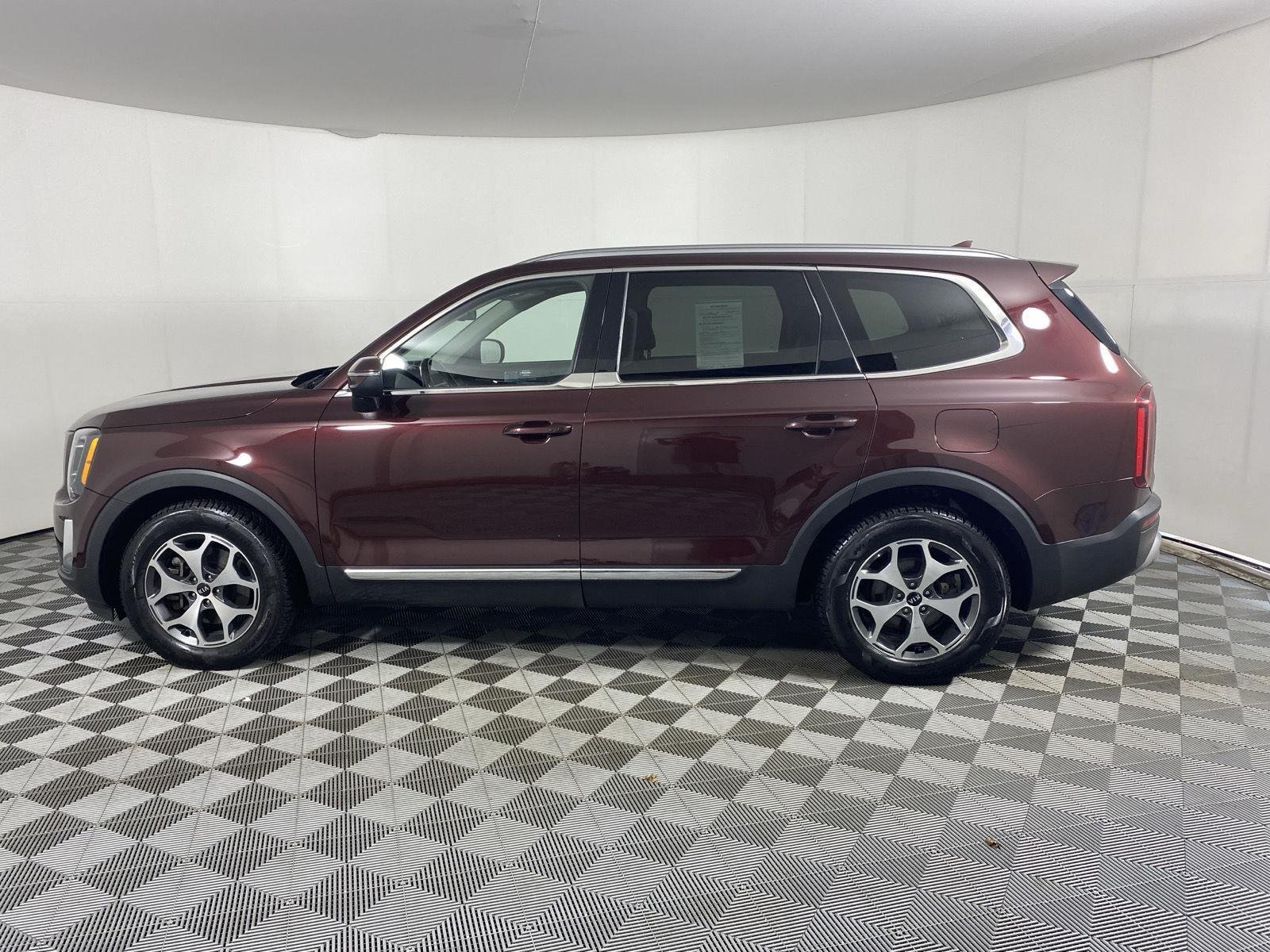 Used 2021 Sangria Kia EX image 4