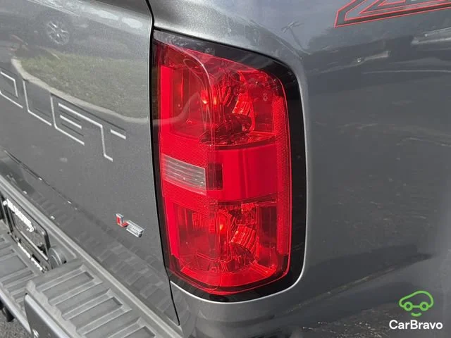 Used 2022 Satin Steel Metallic Chevrolet Z71 image 10