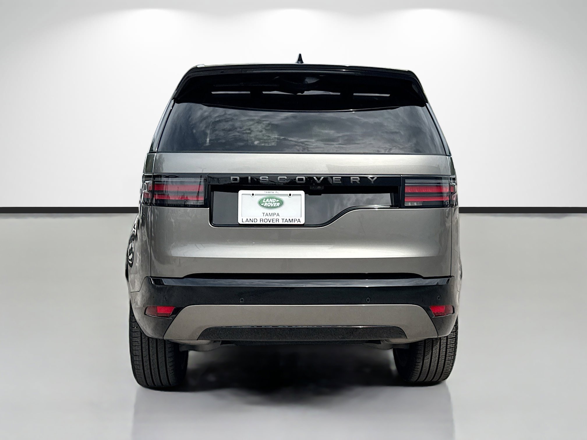 Certified Used 2025 Silver Land Rover Dynamic SE image 4
