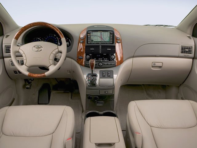 Used 2009 Salsa Red Pearl Toyota LE image 4