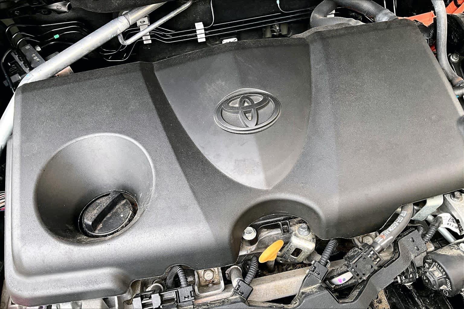 Used 2022 Magnetic Gray Metallic Toyota Hybrid XLE image 60