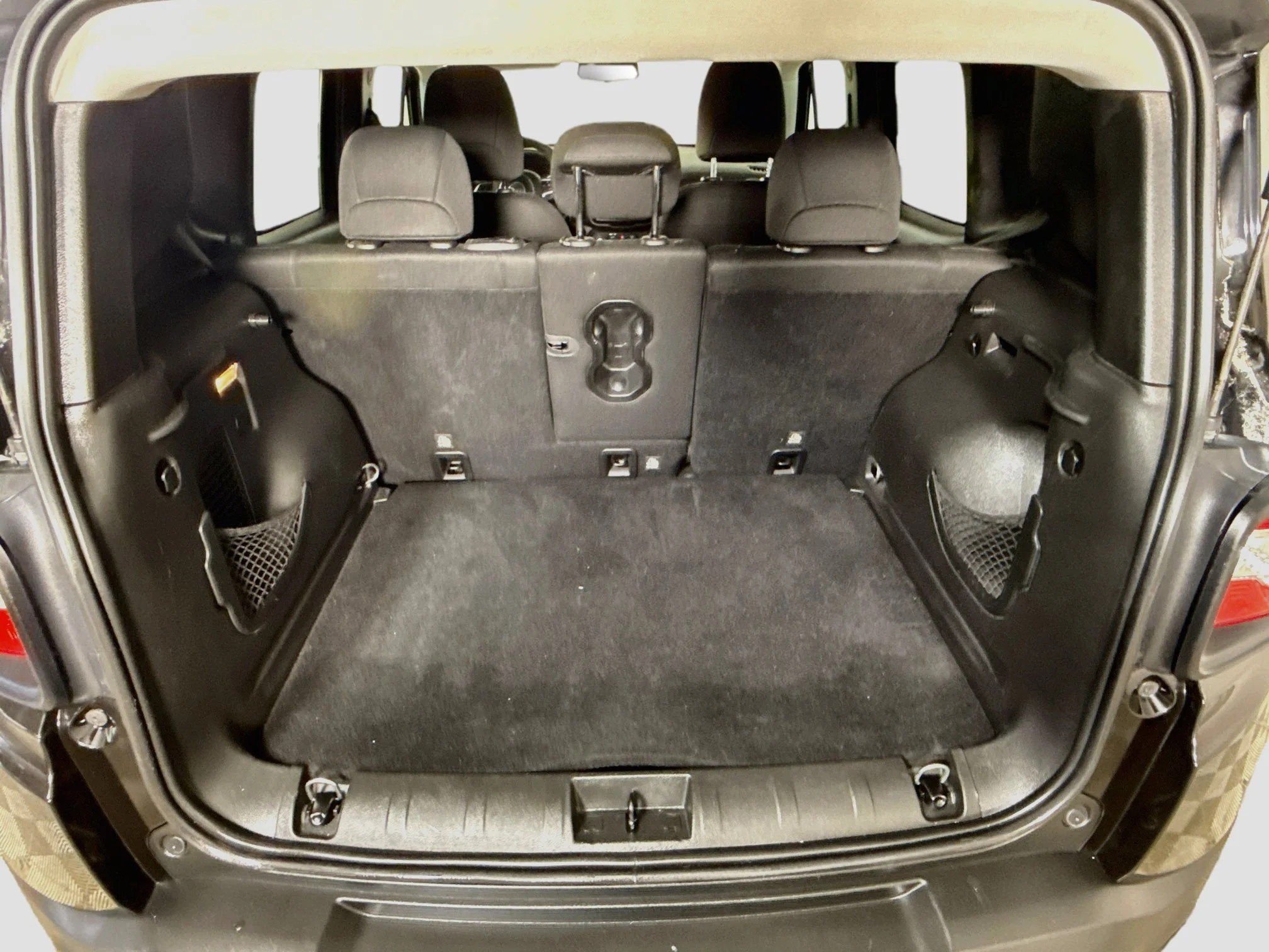 Used 2018 Black Jeep Latitude image 31
