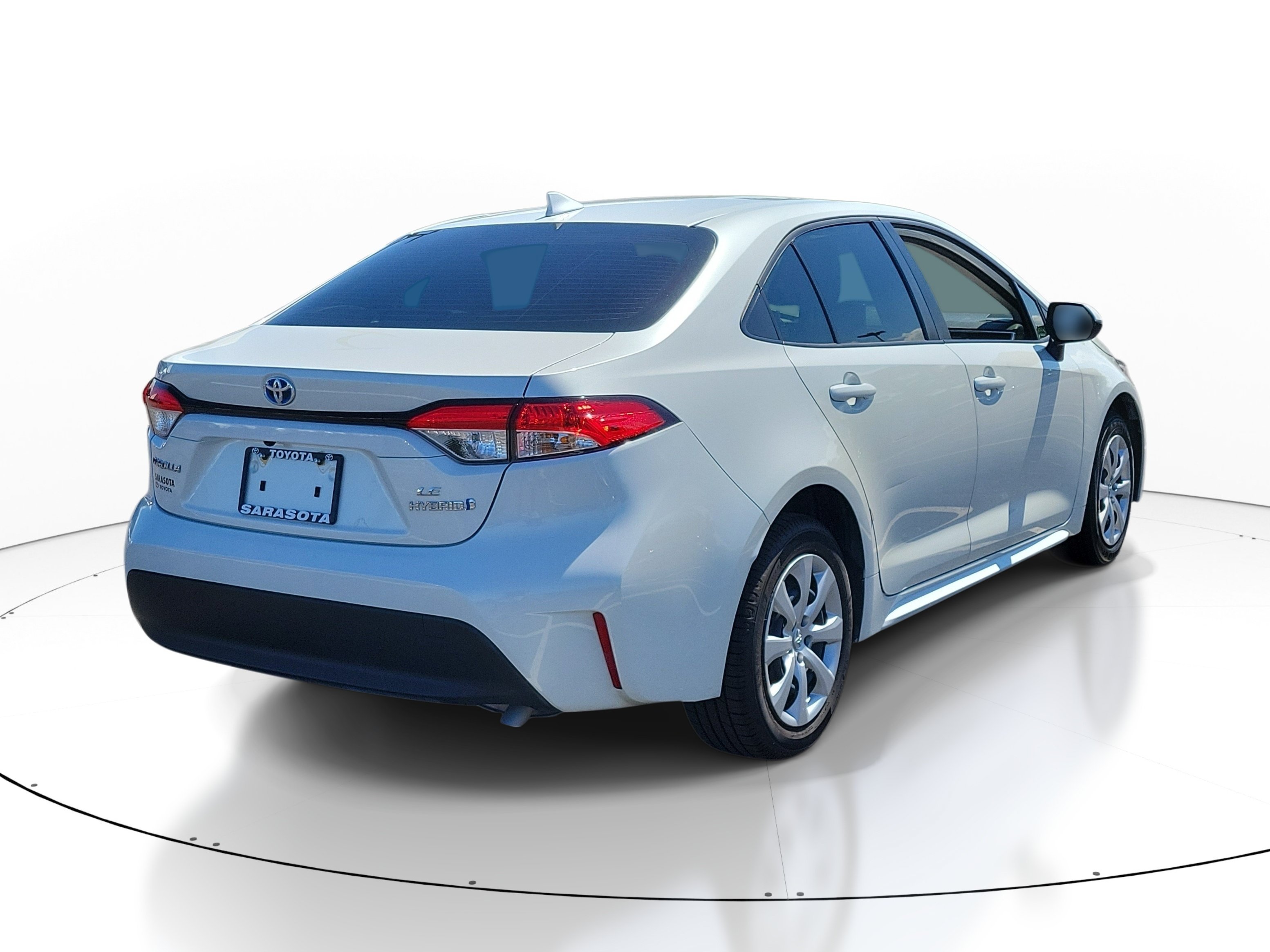 Used 2024 Pearl Toyota LE image 5