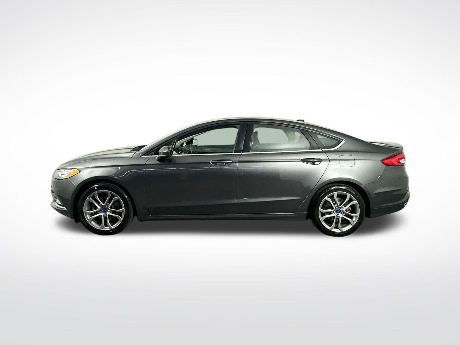 Used 2017 Magnetic Ford SE image 5