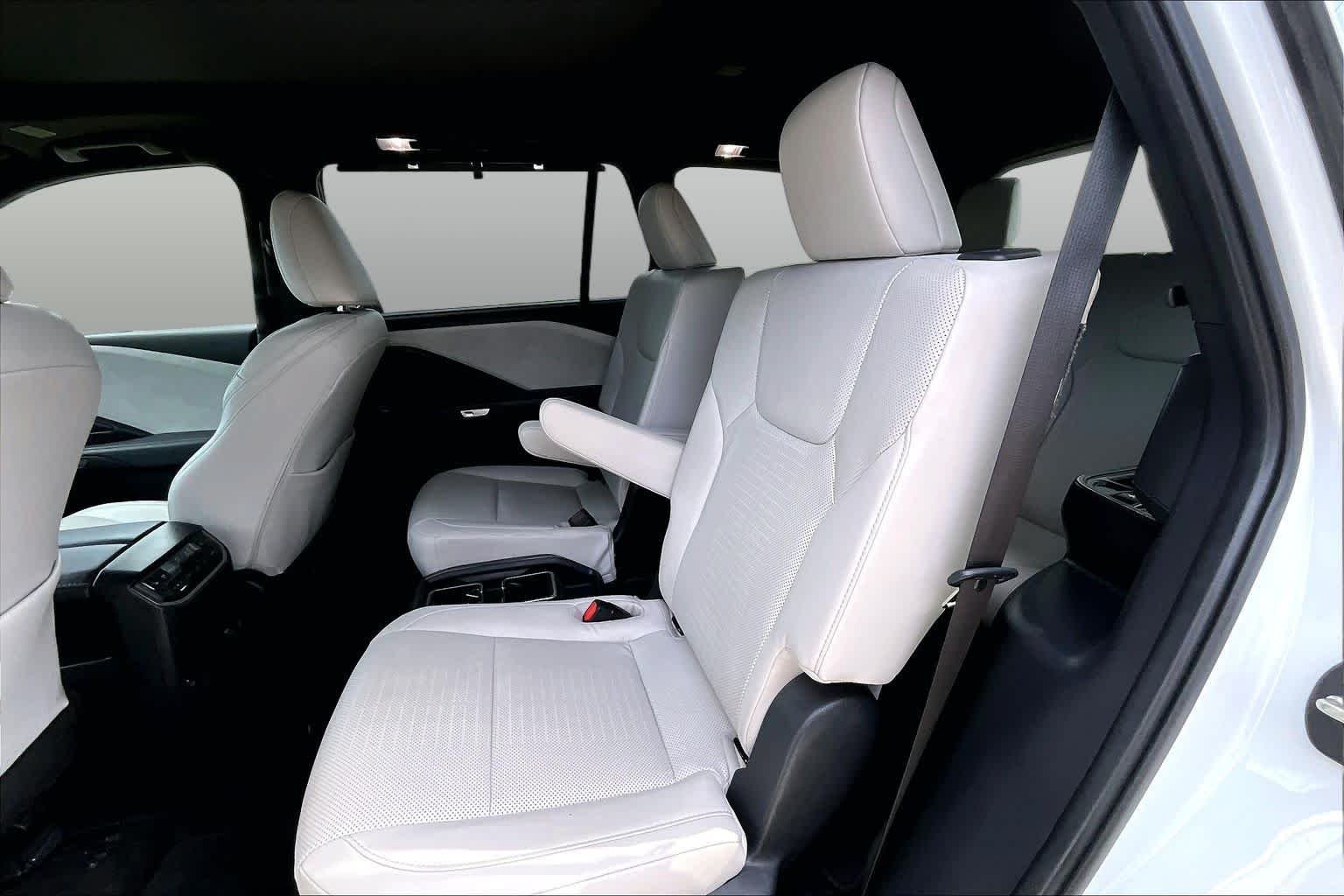 Used 2024 Wind Chill Pearl Lexus Premium image 21
