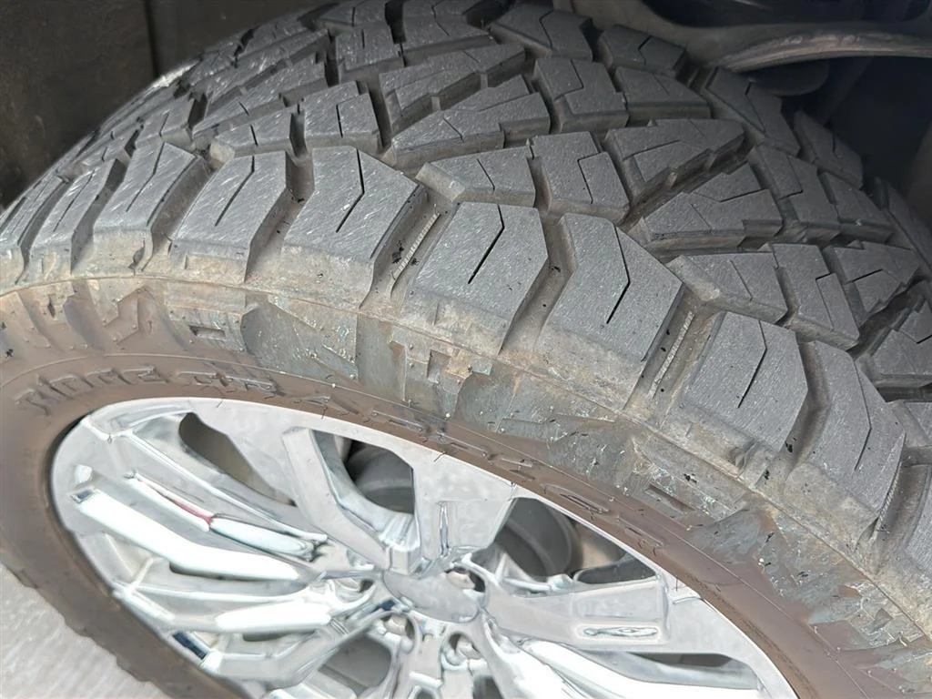 Used 2023 White Frost Tricoat GMC SLT image 2