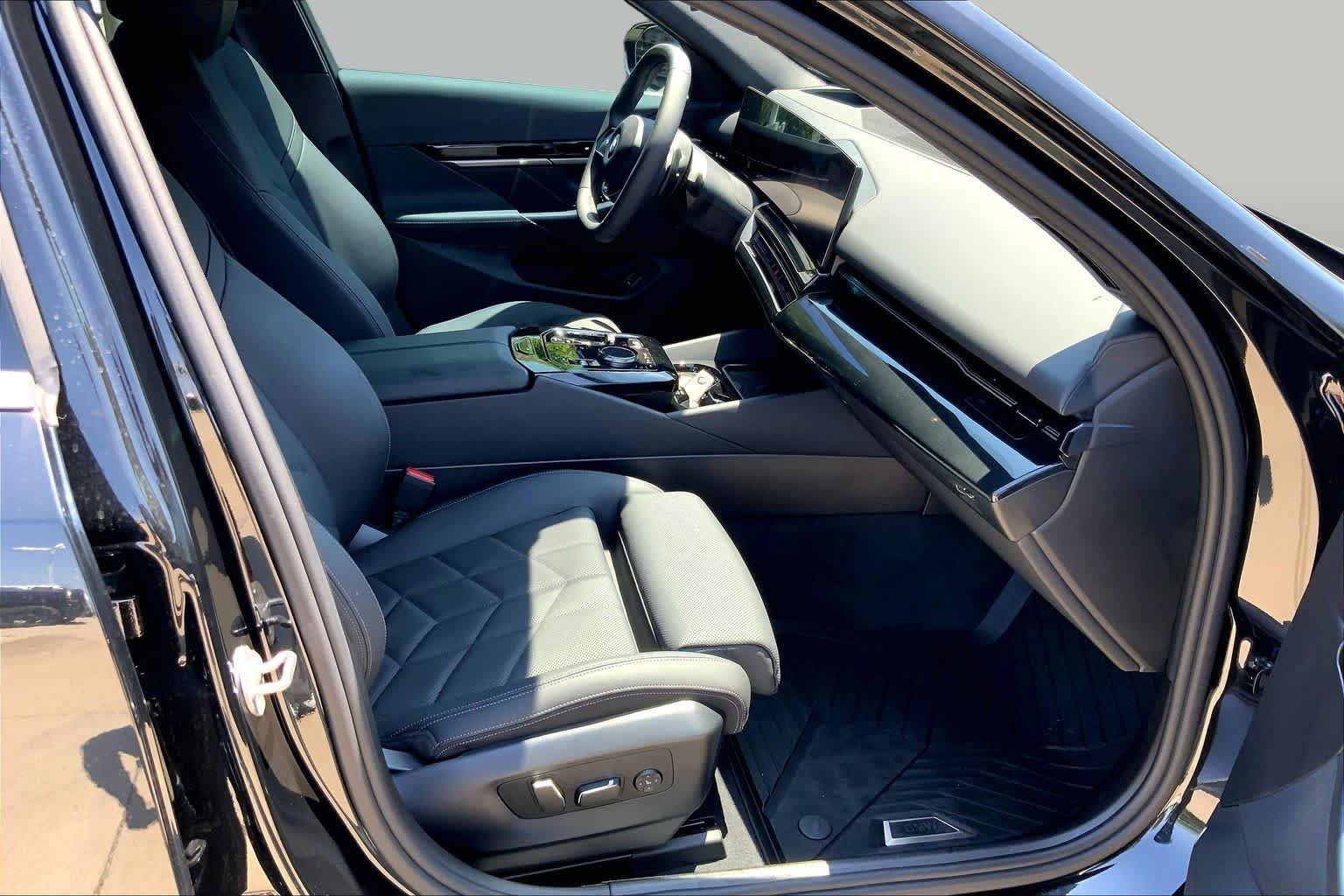Used 2024 Black Sapphire Metallic BMW 530i image 9
