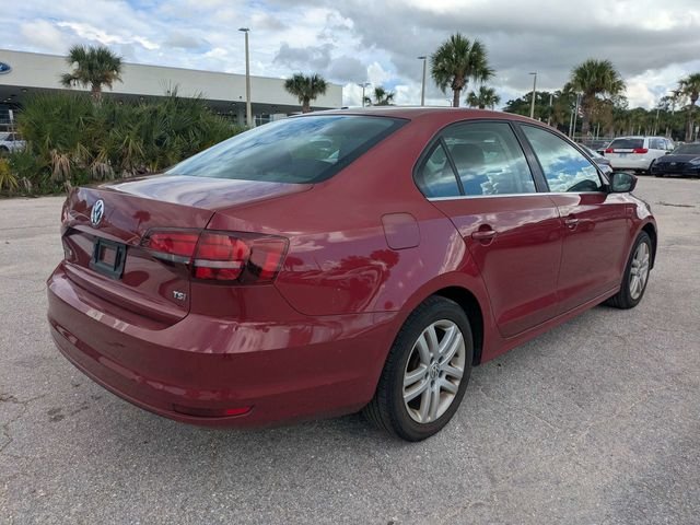 Used 2017 Red Volkswagen 1.4T S image 3