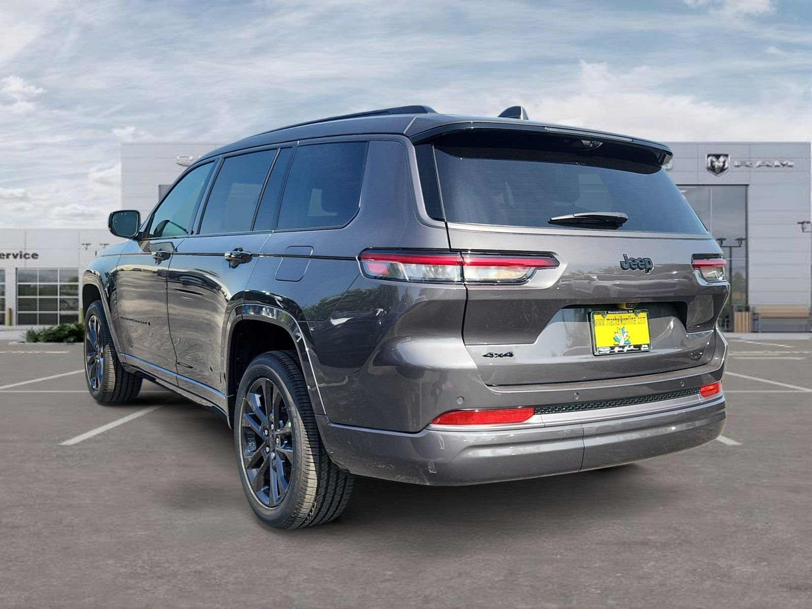 New 2026 Baltic Gray Metallic Clear-Coat Exterior Paint Jeep Limited image 3