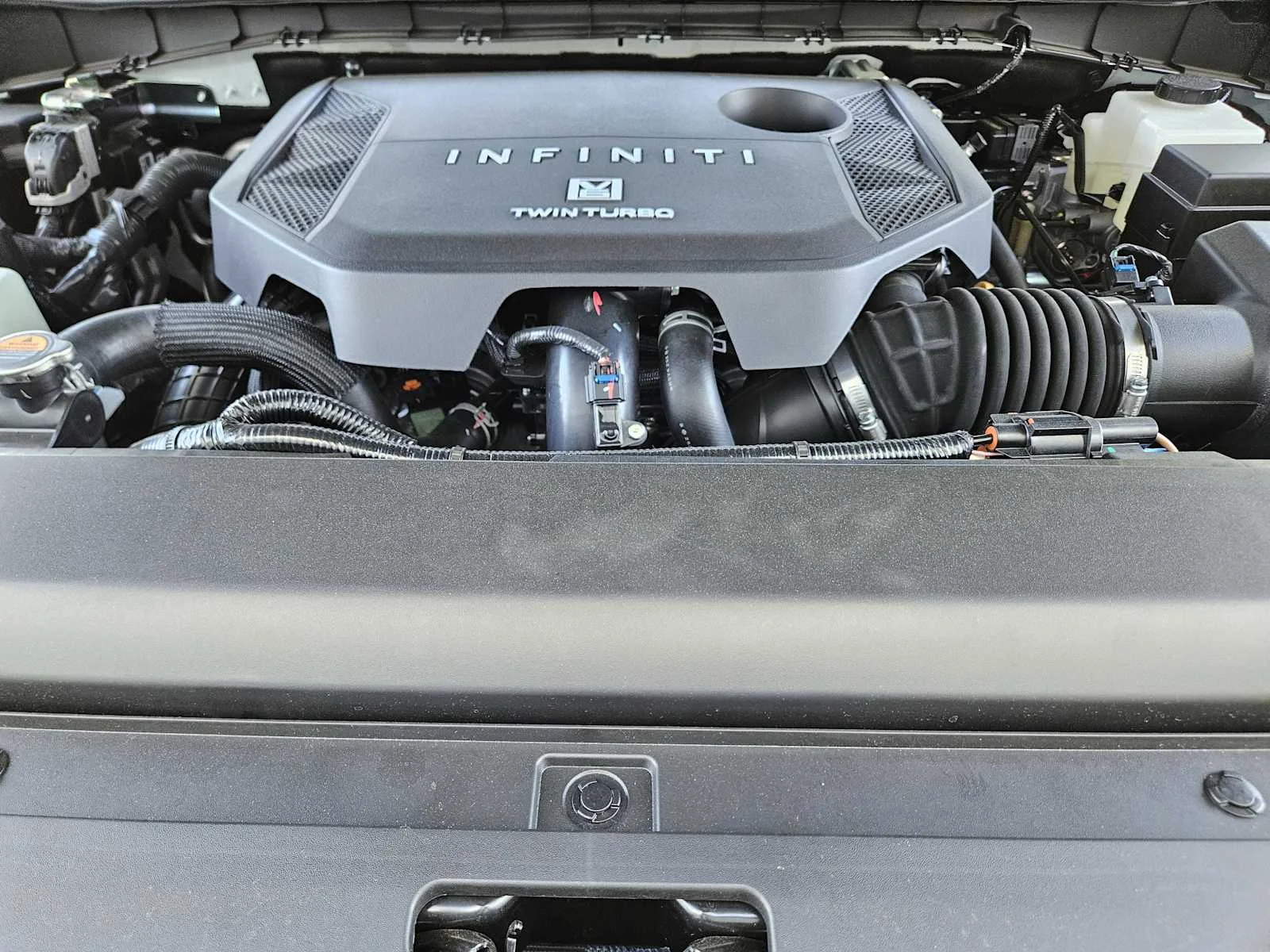 New 2026 RADIANT WHITE INFINITI Sport 4WD image 23