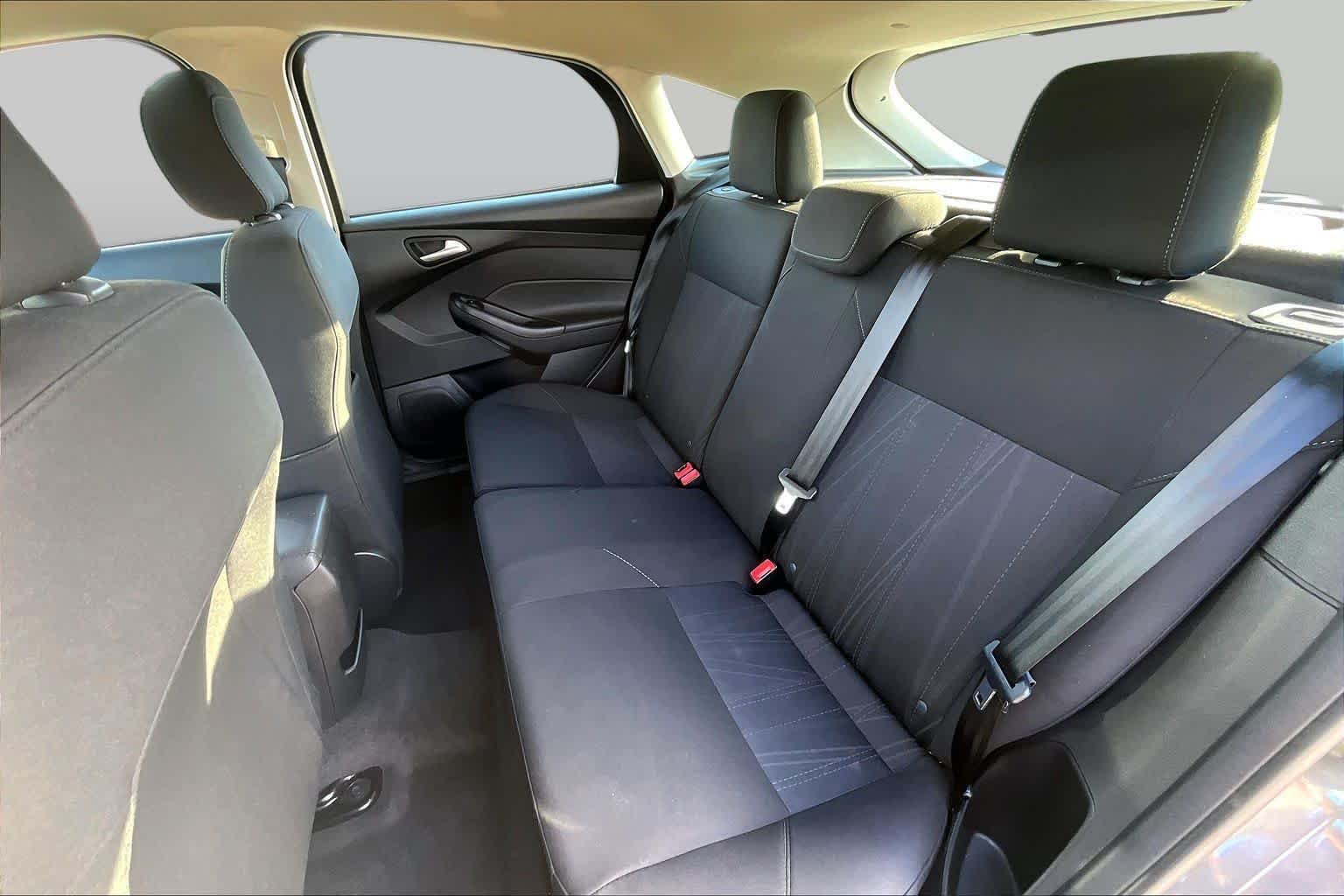 Used 2018 Magnetic Metallic Ford SE image 21