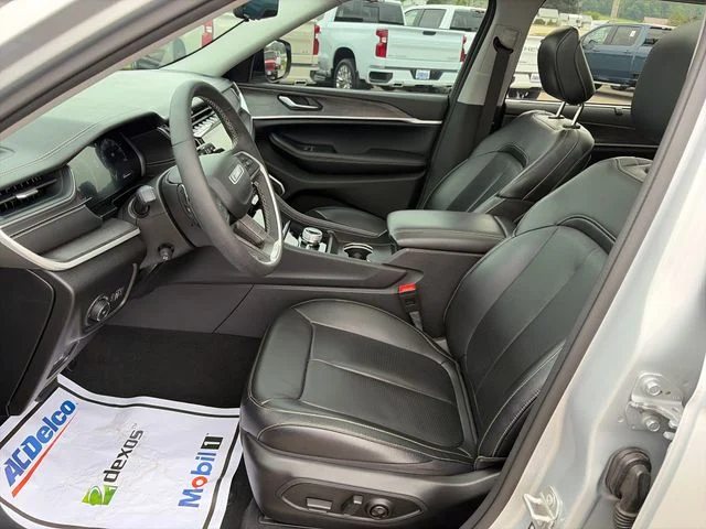 Used 2024 Silver Zynith Jeep Limited image 14