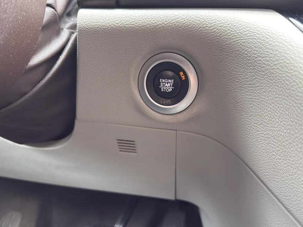 Used 2017 White Chrysler Touring L image 30